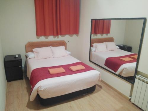 Hostal Village Rooms Multicolor