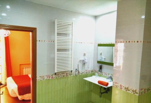 Hostal Village Rooms Multicolor