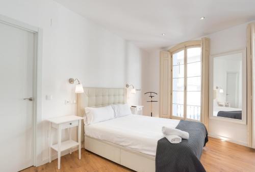 Urbe10 Plaza de La Constitucion 1 Bedroom Apartment