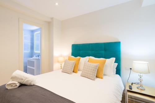 Urbe10 Premium Sanchez Pastor 1 Bedroom Apartment