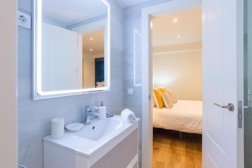 Urbe10 Premium Sanchez Pastor 1 Bedroom Apartment
