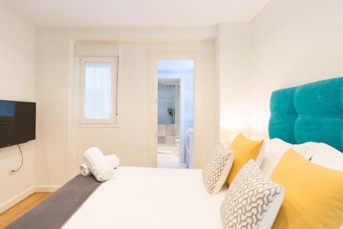 Urbe10 Premium Sanchez Pastor 1 Bedroom Apartment