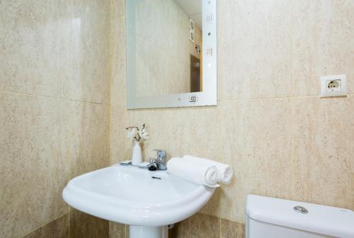 Plaza De Las Flores 1 Bedroom Apartment