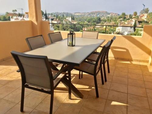 Aloha Hill Club Contemporary Apartment