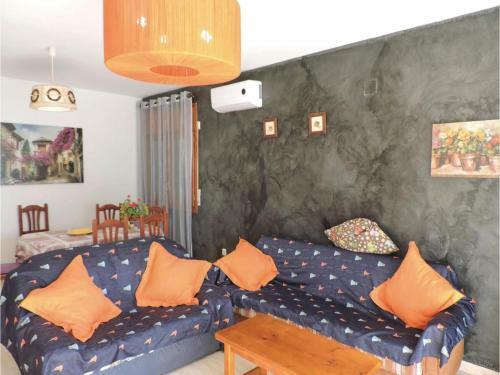 Six-bedroom Holiday Home In Miami Platja
