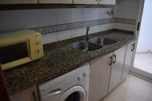 Apartamento Ap950 Tres Dormitorios A 150m Del Paseo Mar�timo