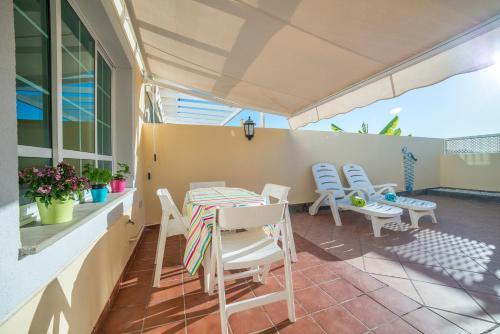 Lightbooking- Pi�a Colada And Pool