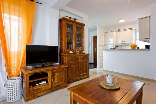Stylish Apartment Over Balcon De Europa