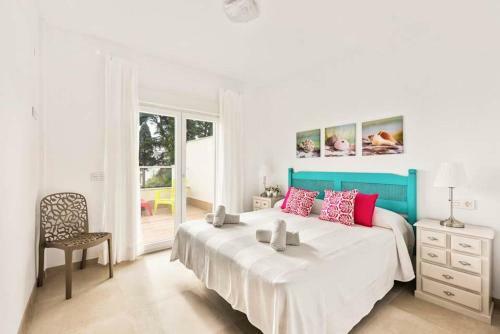 Nerja Villa Sleeps 14 Pool Air Con Wifi