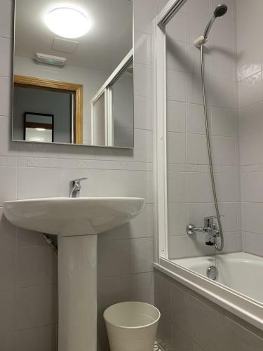Hostal Pension 23-vinte E Tres