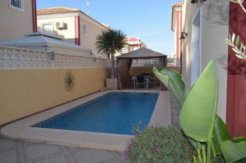 Casa Con Piscina Privada En Montemar de Dehesa de Campoamor Mm 024