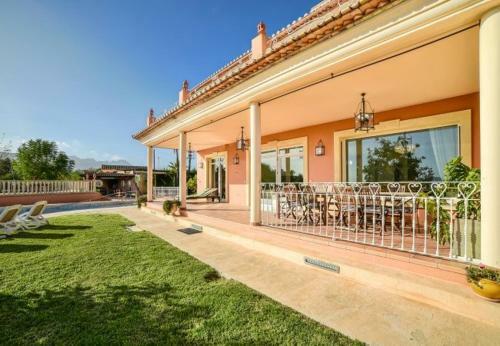 Pedramala Villa Sleeps 14 Pool