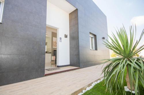 Lamar House Villa 3037