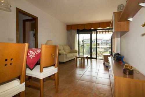 Apartamento P2. Voramar, 5 Pax, Pineda De Mar