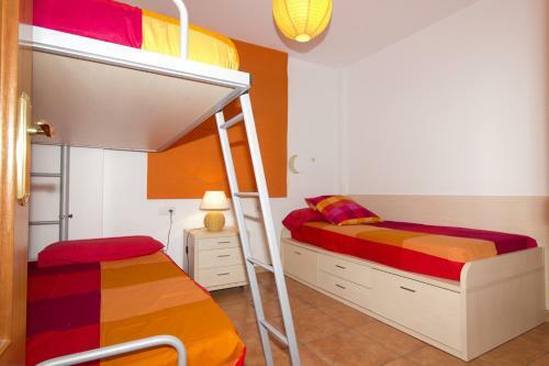 Apartamento P2. Voramar, 5 Pax, Pineda De Mar