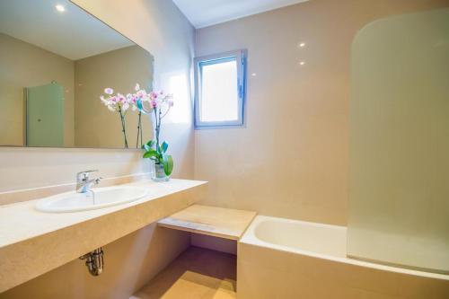 Platja De Muro Villa Sleeps 8 Pool Air Con Wifi