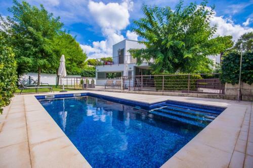 Platja De Muro Villa Sleeps 8 Pool Air Con Wifi