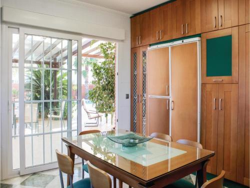 Four-bedroom Holiday Home In Playa Honda