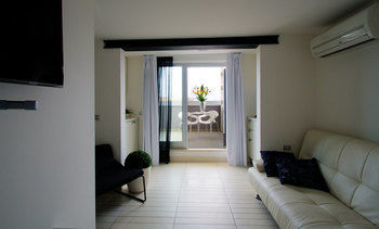 Q Hotel