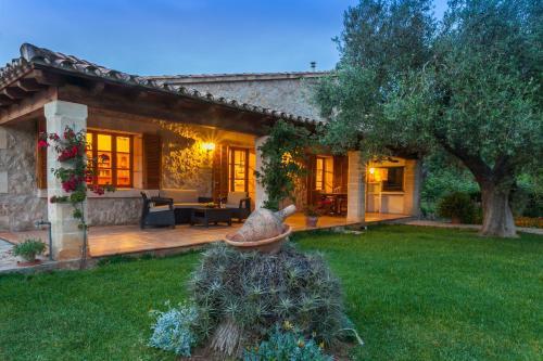 Pollenca Villa Sleeps 4 Pool Wifi