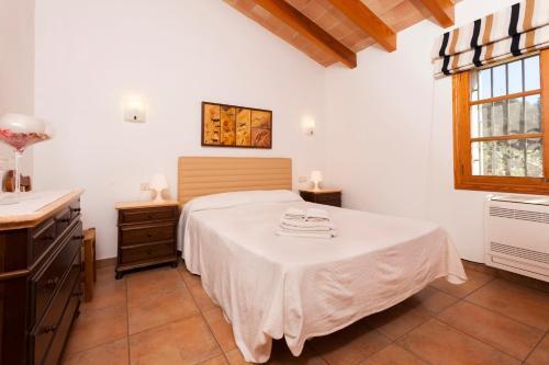 Pollenca Villa Sleeps 4 Pool Wifi