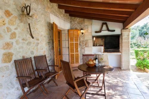 Pollenca Villa Sleeps 4 Pool Wifi