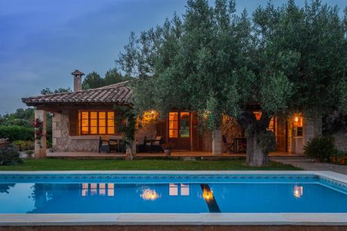 Pollenca Villa Sleeps 4 Pool Wifi