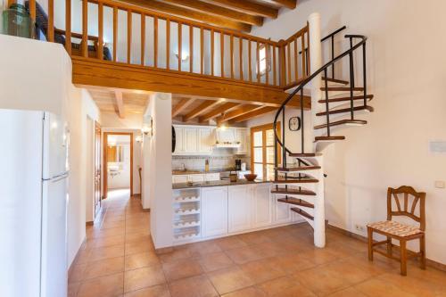 Pollenca Villa Sleeps 4 Pool Wifi