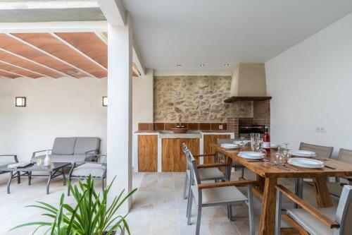Pollenca Villa Sleeps 6 Pool Wifi