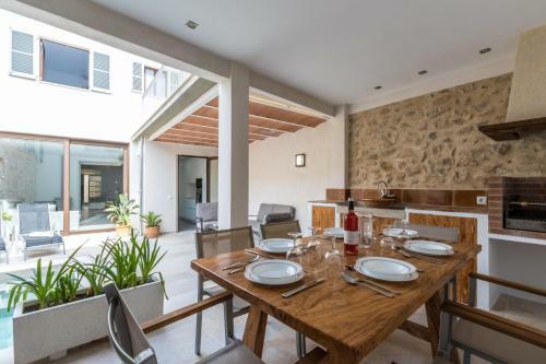 Pollenca Villa Sleeps 6 Pool Wifi