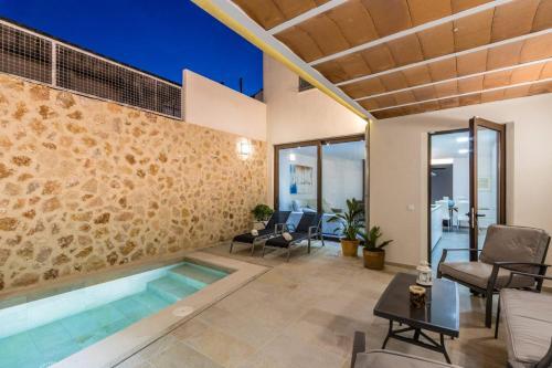 Pollenca Villa Sleeps 6 Pool Wifi