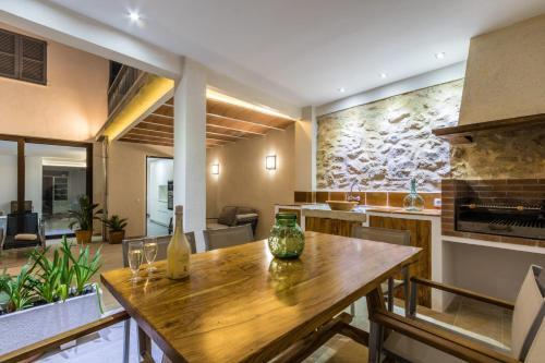 Pollenca Villa Sleeps 6 Pool Wifi