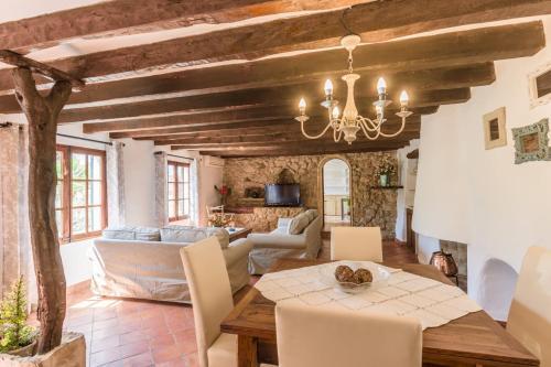 Pollenca Villa Sleeps 6 Wifi