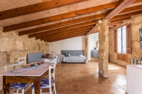 Pollenca Villa Sleeps 6 Wifi