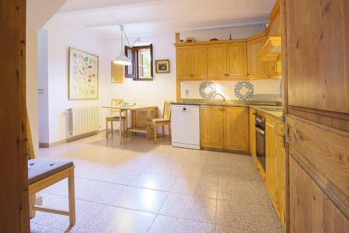 Pollenca Villa Sleeps 8 Pool Wifi