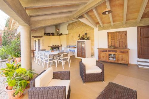 Pollenca Villa Sleeps 8 Pool Wifi