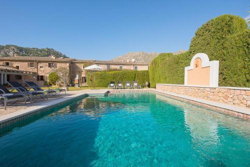 Pollenca Villa Sleeps 8 Pool Wifi