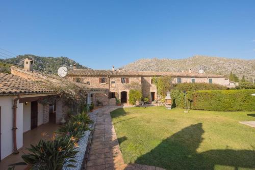 Pollenca Villa Sleeps 8 Pool Wifi