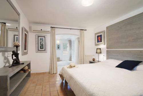 Pollenca Villa Sleeps 8 Pool