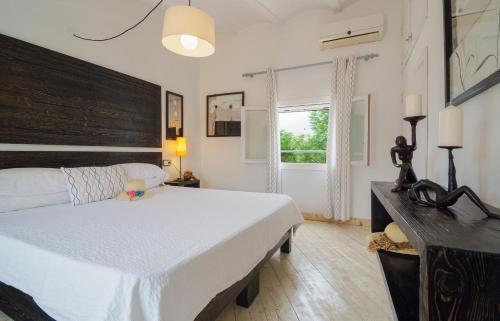 Pollenca Villa Sleeps 8 Pool