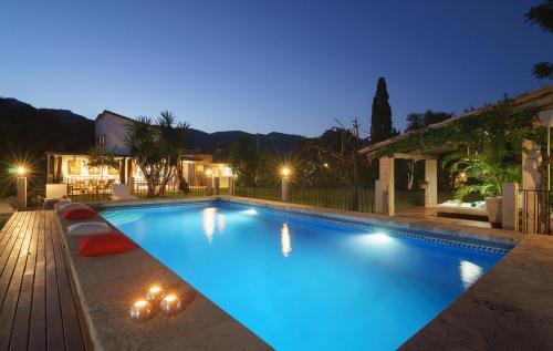 Pollenca Villa Sleeps 8 Pool