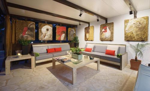 Pollenca Villa Sleeps 8 Pool