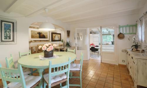 Pollenca Villa Sleeps 8 Pool