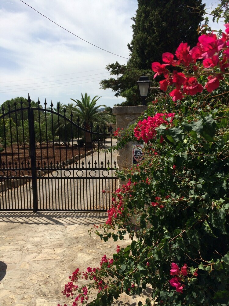 Hostal Jard� De Papallones