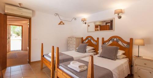 Pollenca Villa Sleeps 10 Pool Air Con