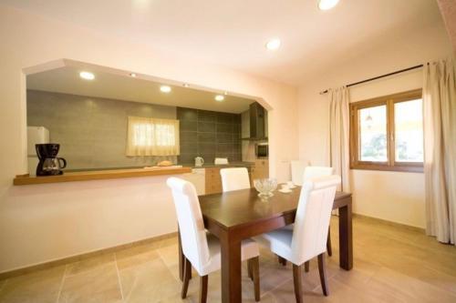 Pollenca Villa Sleeps 4 Pool Air Con Wifi T251846