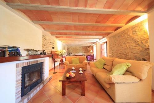Pollenca Villa Sleeps 8 Pool Air Con Wifi T251864
