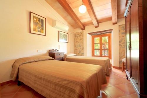 Pollenca Villa Sleeps 8 Pool Air Con Wifi T251864