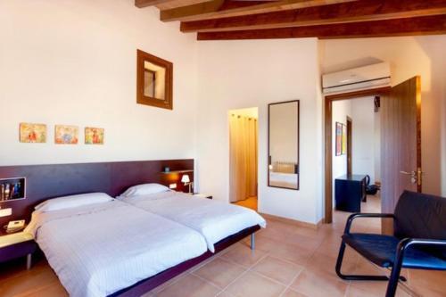Pollenca Villa Sleeps 8 Pool Air Con Wifi T251881