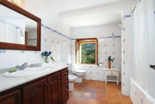 Pollenca Villa Sleeps 12 Wifi